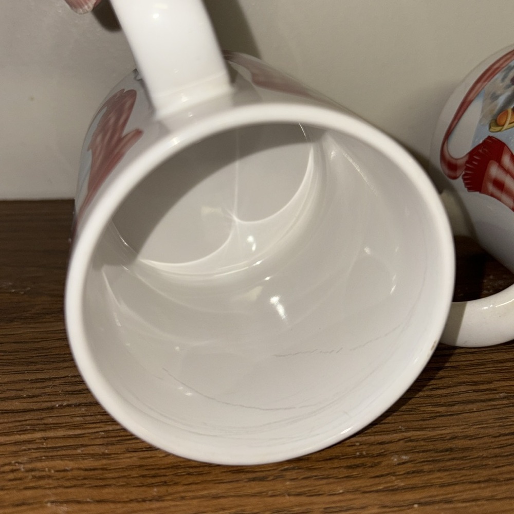 Vintage 2005 Winnie The Pooh Tin with 2 Mugs - Picture 10 of 11